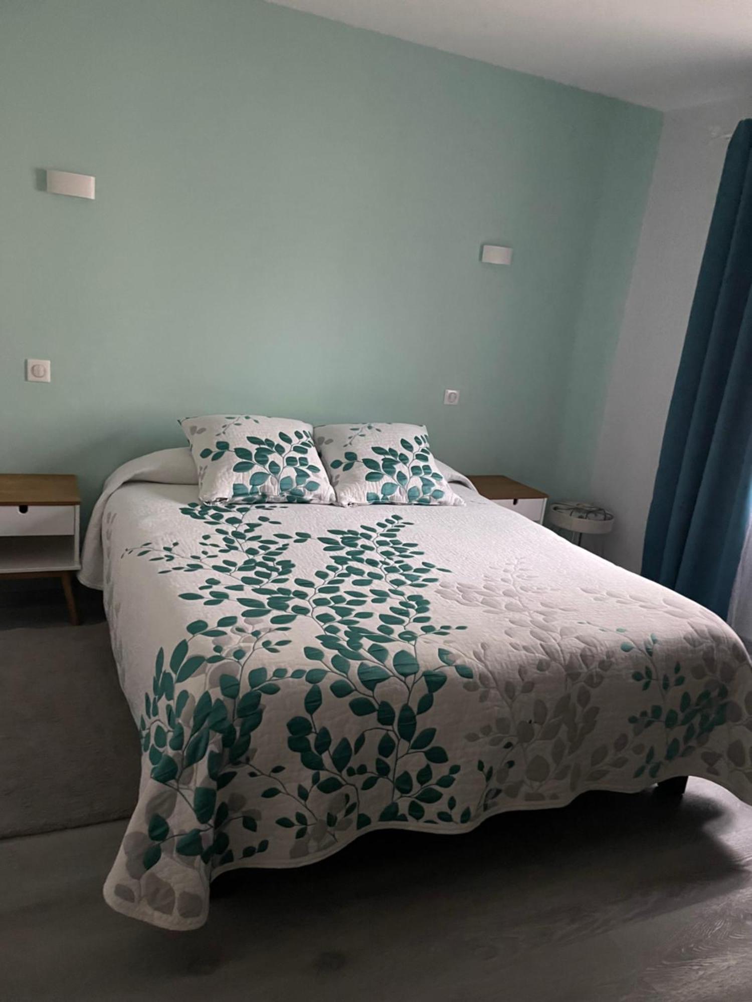 Hotel Lagalerne Neuville-du-Poitou Esterno foto