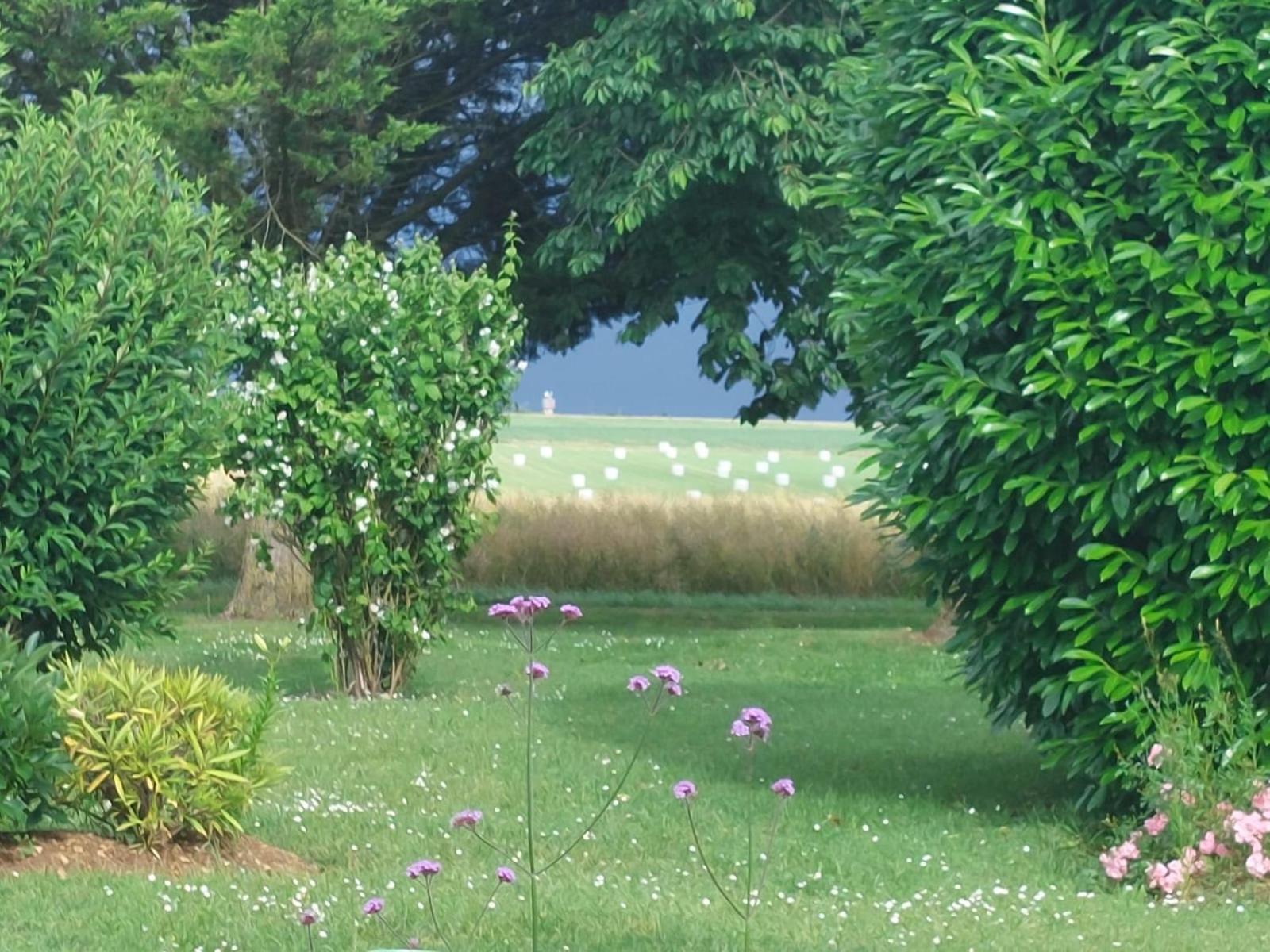 Hotel Lagalerne Neuville-du-Poitou Esterno foto