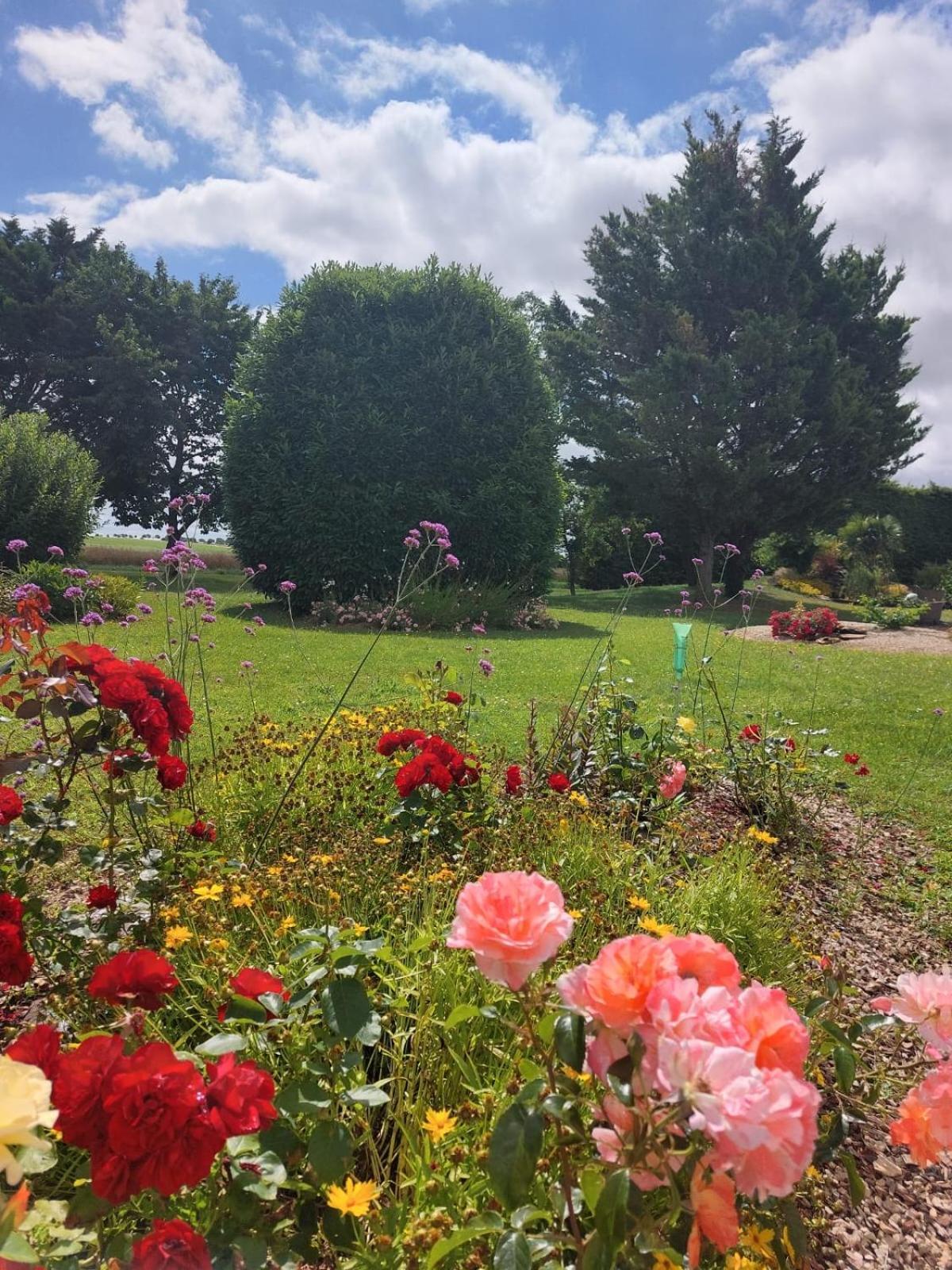 Hotel Lagalerne Neuville-du-Poitou Esterno foto